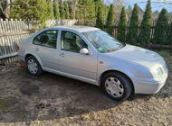 Grajewo ogłoszenia: Sprzedam Volkswagen Bora 1.6 1999r. Odpala,jeździ bez rdzy środek... - zdjęcie